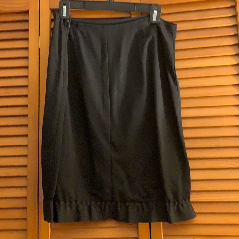 black detailed hem skirt